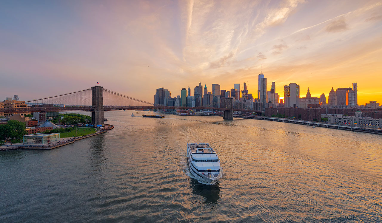 Navegar en Nueva York: exploraciones e innovaciones en los transportes acuáticos urbanos